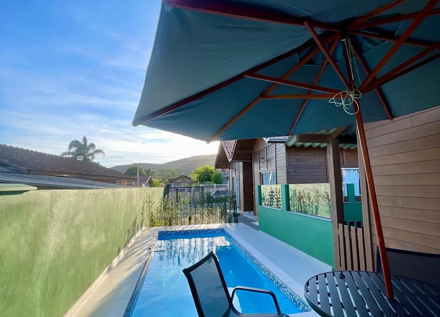 Alpesi faház Chales Costa Esmeralda Com Piscina , Bombinhas