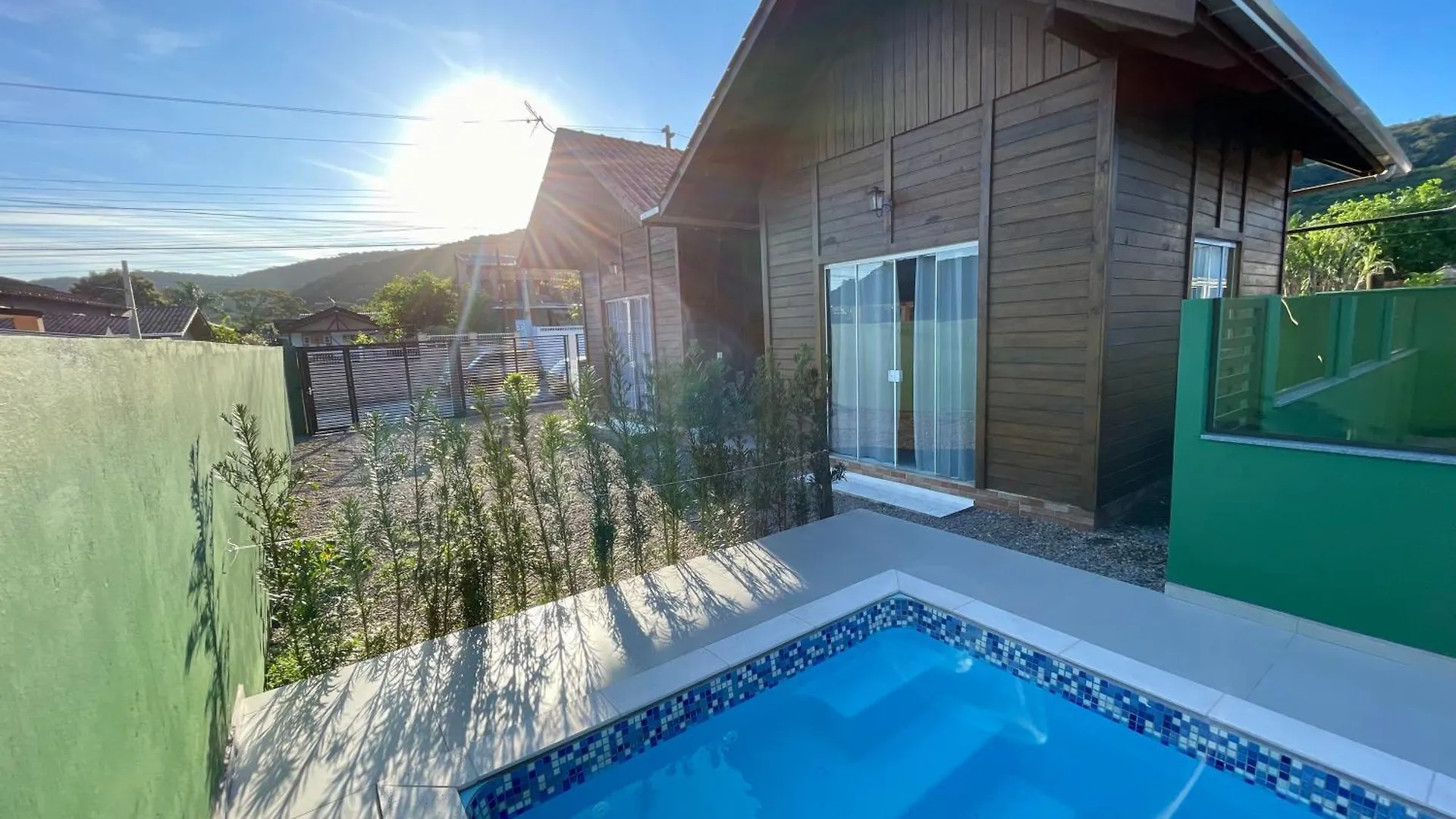 Chales Costa Esmeralda Com Piscina , Bombinhas