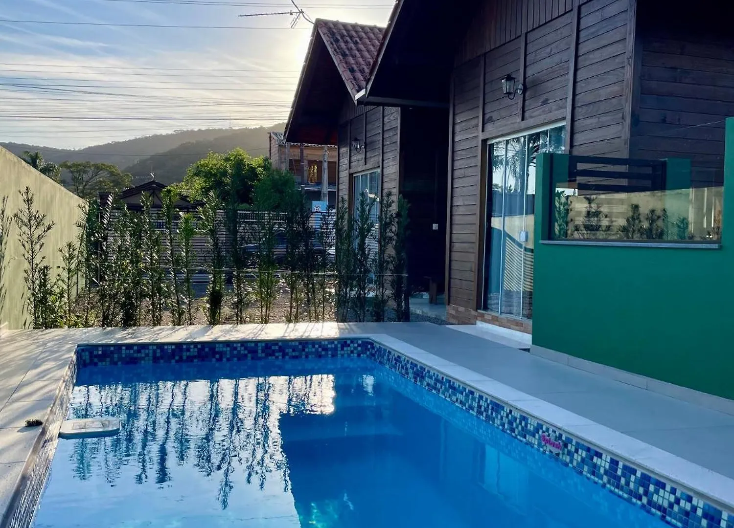 Chales Costa Esmeralda Com Piscina , ボンビーニャス シャレー